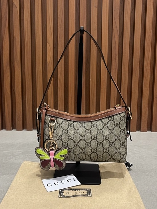 Source Unknown Handbags - GG Supreme Brown Shoulder Bag with Multicolor Butterfly Charm